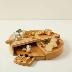 Compact-Swivel-Cheese-Board-with-Knives