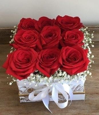 The Red Roses Box is a beautiful arrangement of red roses, symbolizing love and passion, perfect for special occasions or as a heartfelt gift for someone you care about.