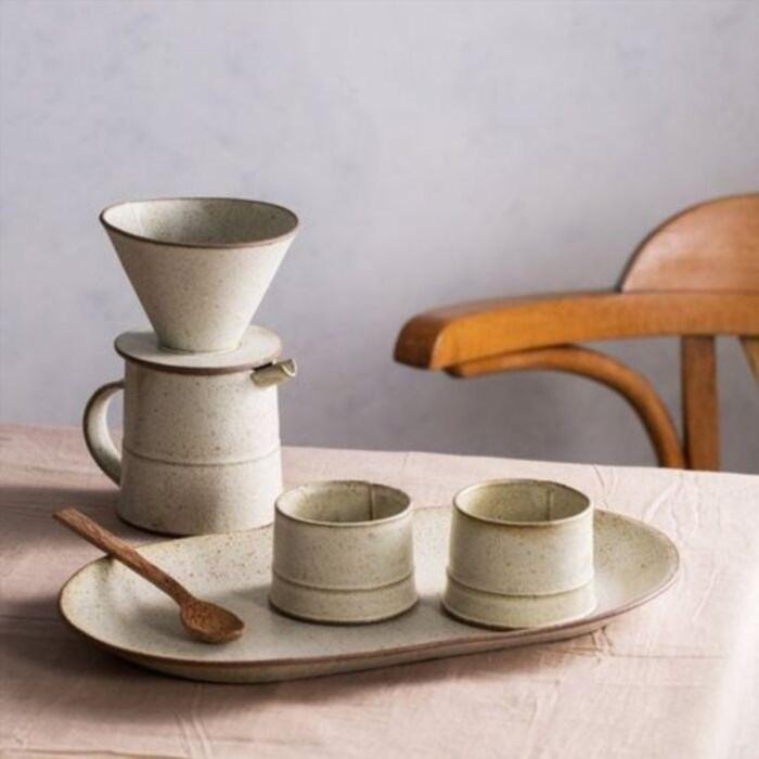 Porcelain tea set: best gift for retiring principalOutput: Ceramic tea set: ideal present for departing headmaster