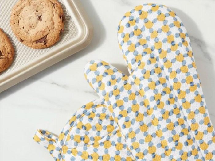 These pretty potholders are designed to protect both mom's hands and tables.
