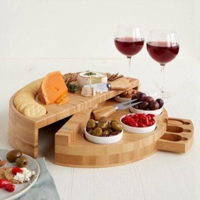 Small cheese platter: personalized gift for boyfriend's parents.