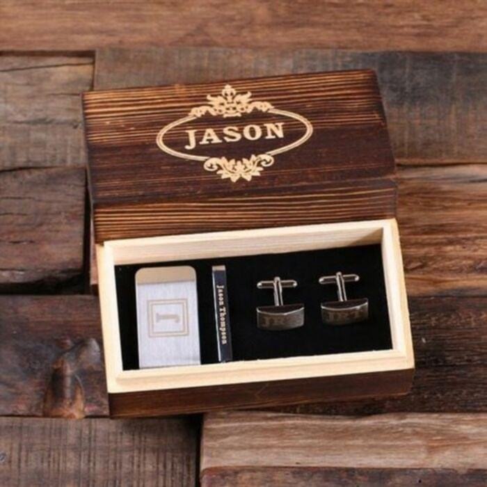 Cufflinks container: customized present for father of boyfriend.
