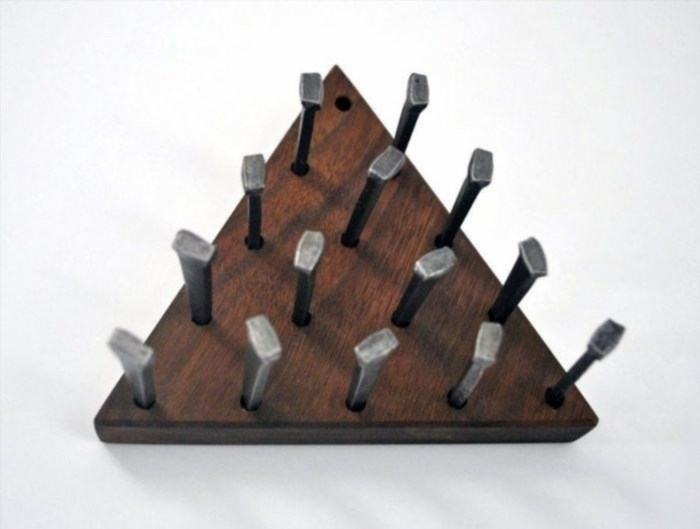 Country Triangle Peg Game by Etsy seller TheOriginalBranch.