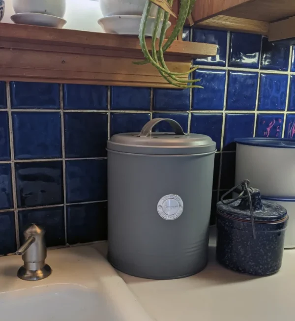 Kitchen Compost Bin 2