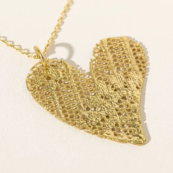 Precious Dipped Lace Heart Necklace 3