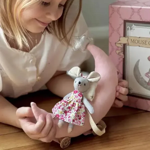 Magnetic Mouse On The Moon Pull Car 3