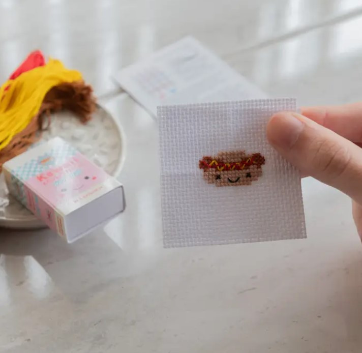 Kawaii Hot Dog Mini Cross Stitch Matchbox Kawaii Hot Dog Mini Cross Stitch Matchbox