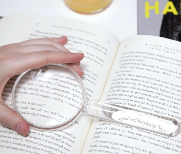 Kikkerland 2-in-1 Magnifier 2