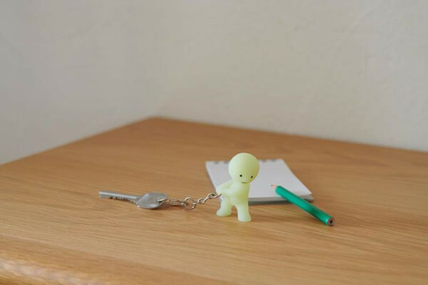 Smiski Keychain - Carrying 1