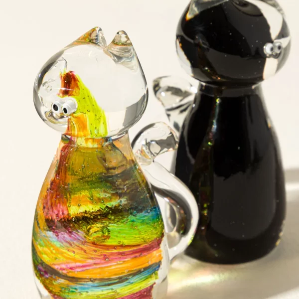 Curious Cat Glass Desk Pet 1